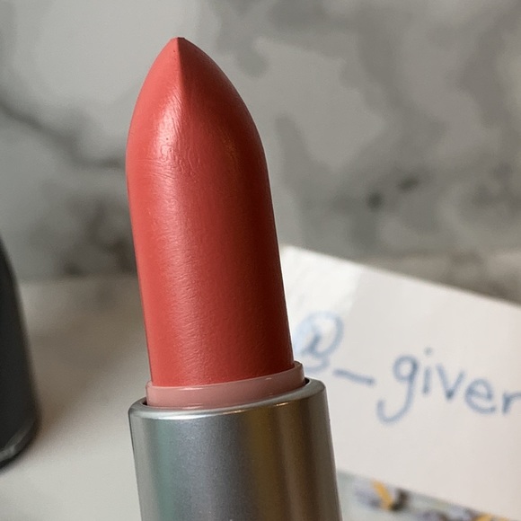 RUNWAY HIT NWOB Retro Matte Lipstick MAC - Picture 7 of 15